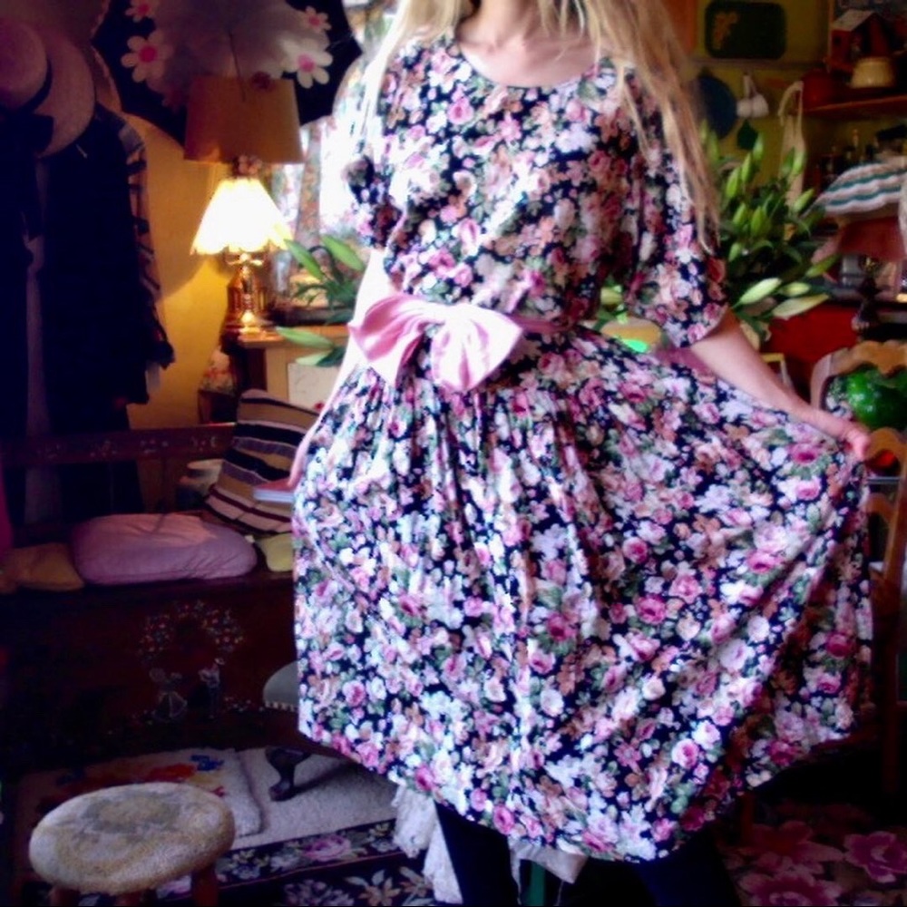 80s/90s floral drop waist dress.